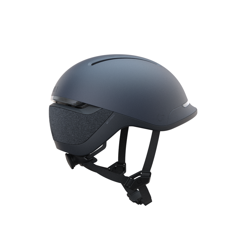 Unit 1, ein Startup-Unternehmen, hat auf Kickstarter den smarten Fahrradhelm Faro lanciert, der sowohl Schutz als auch Sichtbarkeit bietet. Der Helm verfügt über ein hochmodernes Lichtsystem, ein durchdachtes Belüftungssystem und ein Notfallsystem, das bei einem Sturz Hilfe verständigen kann. Er ist in 3 Farben und 2 Größen erhältlich und wiegt nur 480 g mit einer Akkulaufzeit von 8 Stunden und einer Ladezeit von rund 3 Stunden via Micro-USB.