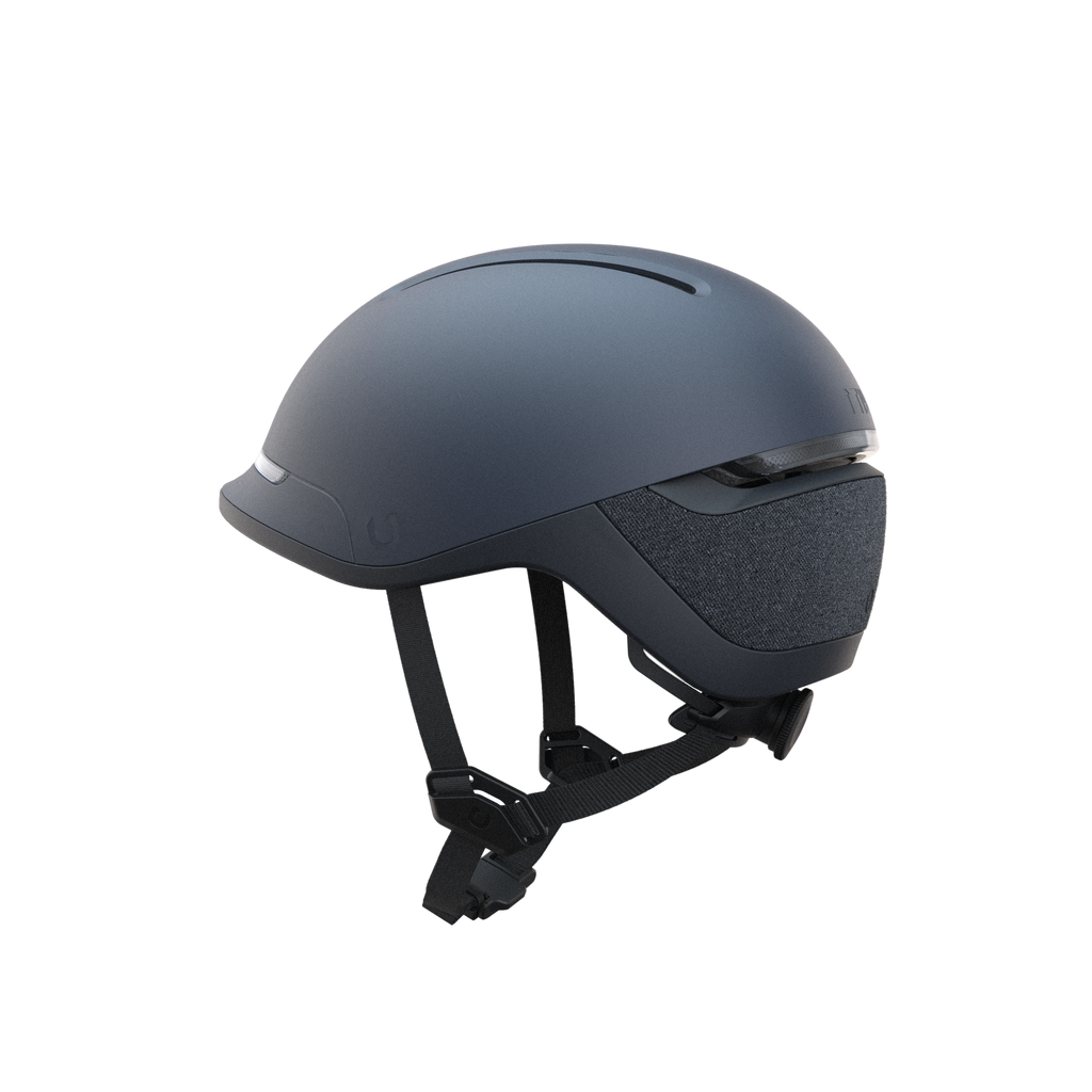 Unit 1, ein Startup-Unternehmen, hat auf Kickstarter den smarten Fahrradhelm Faro lanciert, der sowohl Schutz als auch Sichtbarkeit bietet. Der Helm verfügt über ein hochmodernes Lichtsystem, ein durchdachtes Belüftungssystem und ein Notfallsystem, das bei einem Sturz Hilfe verständigen kann. Er ist in 3 Farben und 2 Größen erhältlich und wiegt nur 480 g mit einer Akkulaufzeit von 8 Stunden und einer Ladezeit von rund 3 Stunden via Micro-USB.
