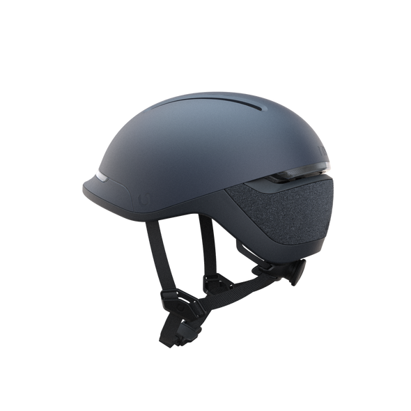 Unit 1, ein Startup-Unternehmen, hat auf Kickstarter den smarten Fahrradhelm Faro lanciert, der sowohl Schutz als auch Sichtbarkeit bietet. Der Helm verfügt über ein hochmodernes Lichtsystem, ein durchdachtes Belüftungssystem und ein Notfallsystem, das bei einem Sturz Hilfe verständigen kann. Er ist in 3 Farben und 2 Größen erhältlich und wiegt nur 480 g mit einer Akkulaufzeit von 8 Stunden und einer Ladezeit von rund 3 Stunden via Micro-USB.